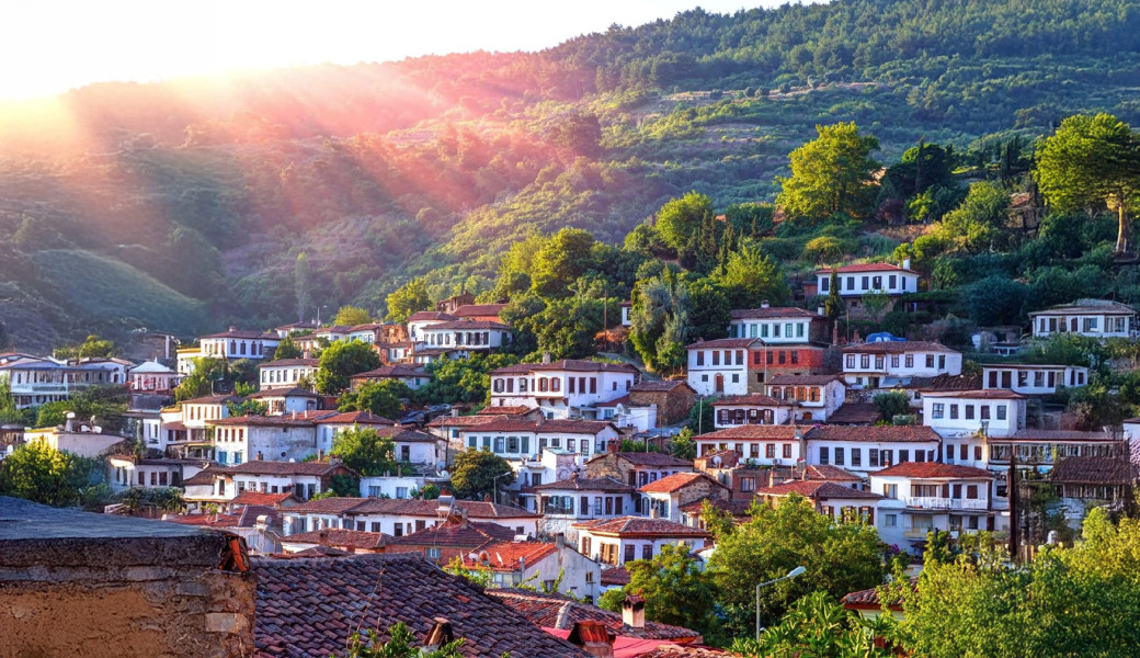 29 Ekim Özel Kuşadası Çeşme Ayvalık Turu (2 Gece Otel Konaklamalı): Kuşadası, Çeşme Ve Ayvalık’ın Eşsiz Atmosferini Keşfedeceğiniz Bu Keyifli Turda; Ege’nin Masmavi Kıyıları, Tarihi Sokakları Ve Doğal Güzellikleri Sizleri Bekliyor.