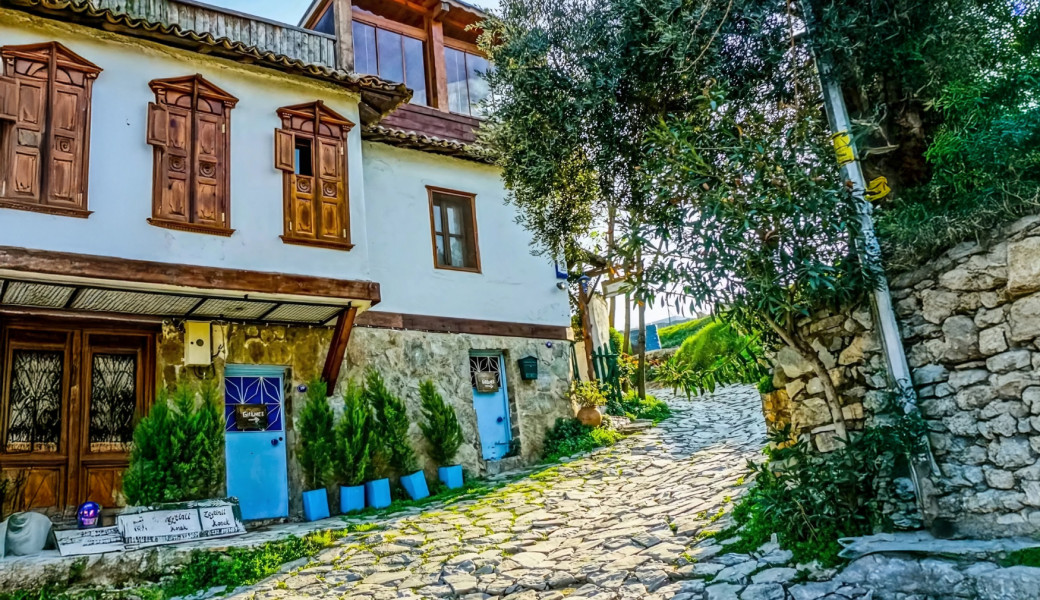 29 Ekim Özel Kuşadası Çeşme Ayvalık Turu (2 Gece Otel Konaklamalı): Kuşadası, Çeşme Ve Ayvalık’ın Eşsiz Atmosferini Keşfedeceğiniz Bu Keyifli Turda; Ege’nin Masmavi Kıyıları, Tarihi Sokakları Ve Doğal Güzellikleri Sizleri Bekliyor.