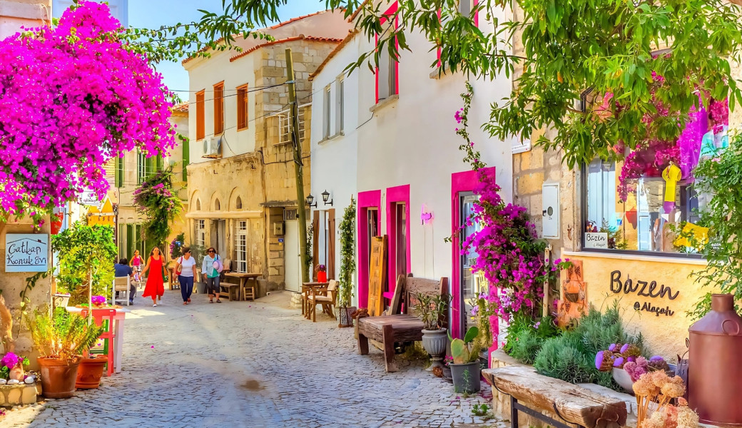 29 Ekim Özel Bozcaada Ayvalık Çeşme Pamukkale Salda Gölü Turu (2 Gece Otel Konaklamalı): Sıcaklardan Bunalan Misafirlerimizi Ege'nin Serin, Berrak Sularına ve Pamukkale Salda'nın Bembeyaz Güzellikleri Sergiliyoruz. 