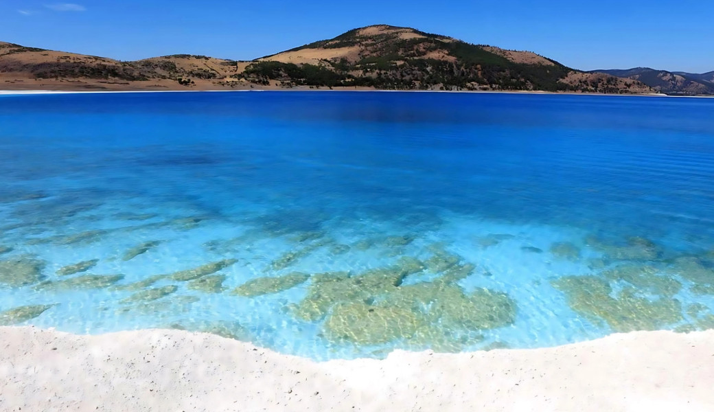 29 Ekim Özel Bozcaada Ayvalık Çeşme Pamukkale Salda Gölü Turu (2 Gece Otel Konaklamalı): Sıcaklardan Bunalan Misafirlerimizi Ege'nin Serin, Berrak Sularına ve Pamukkale Salda'nın Bembeyaz Güzellikleri Sergiliyoruz. 