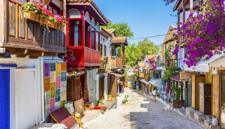29 Ekim Özel Egenin Saklı Köyleri Alaçatı Sığacık Seferihisar Foça Turu (2 Gece Otel Konaklamalı): Kalabalıklardan kaçmak, huzur bulmak için tam zamanı.. Şehir yaşantısının gürültüsünden huzura uzanan bir yolculuk. 