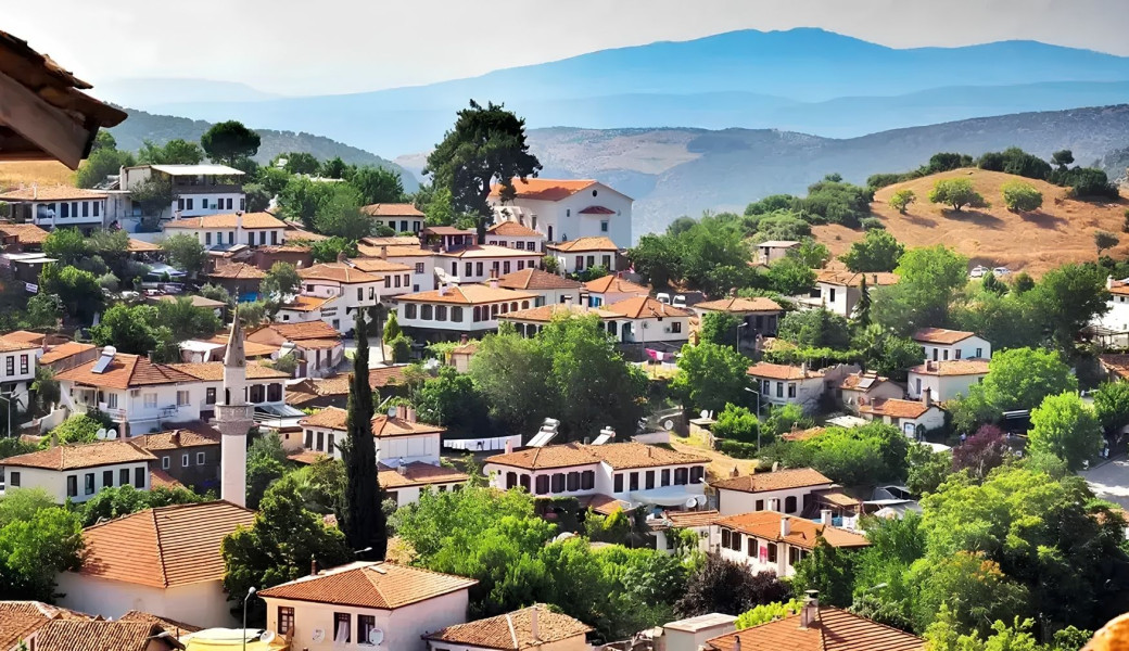29 Ekim Özel Egenin Saklı Köyleri Alaçatı Sığacık Seferihisar Foça Turu (2 Gece Otel Konaklamalı): Kalabalıklardan kaçmak, huzur bulmak için tam zamanı.. Şehir yaşantısının gürültüsünden huzura uzanan bir yolculuk. 