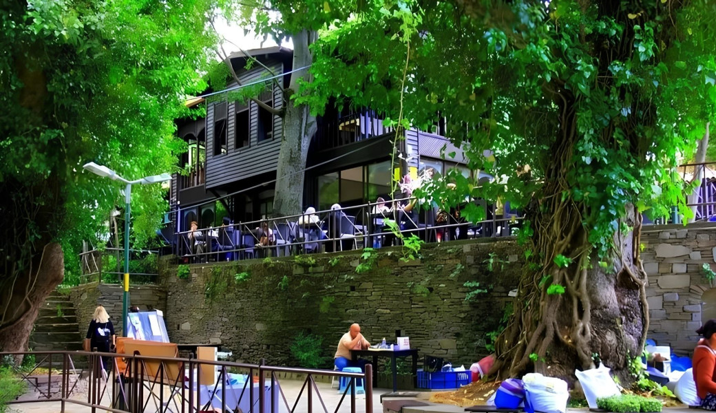 29 Ekim Özel Egenin Saklı Köyleri Alaçatı Sığacık Seferihisar Foça Turu (2 Gece Otel Konaklamalı): Kalabalıklardan kaçmak, huzur bulmak için tam zamanı.. Şehir yaşantısının gürültüsünden huzura uzanan bir yolculuk. 
