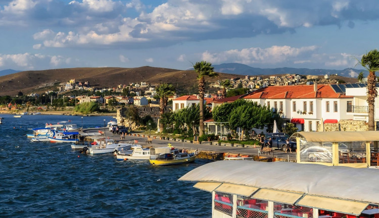 29 Ekim Özel Egenin Saklı Köyleri Alaçatı Sığacık Seferihisar Foça Turu (2 Gece Otel Konaklamalı): Kalabalıklardan kaçmak, huzur bulmak için tam zamanı.. Şehir yaşantısının gürültüsünden huzura uzanan bir yolculuk. 