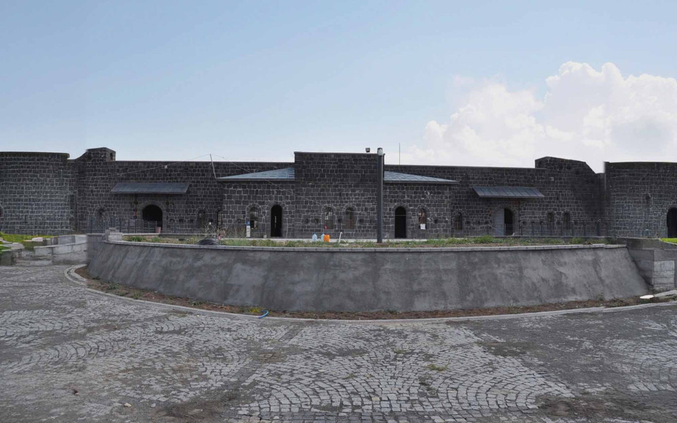 29 Ekim Özel Uçaklı Güneyden Kuzeye Diyarbakır Bitlis Tatvan Van Nahçıvan Kars Erzurum Turu (4 Gece Otel Konaklamalı): SSC TUR Farkı İle Gap ve Doğu Turu Deneyimi Yaşama Ne Dersiniz? Sizleri Günehttps://app.ssc.com.tr/edit/8614#step3y Doğu Anadolu’yu Keşfetmeye, Kafkaslar Diyarını Selamlamaya Davet Ediyoruz..