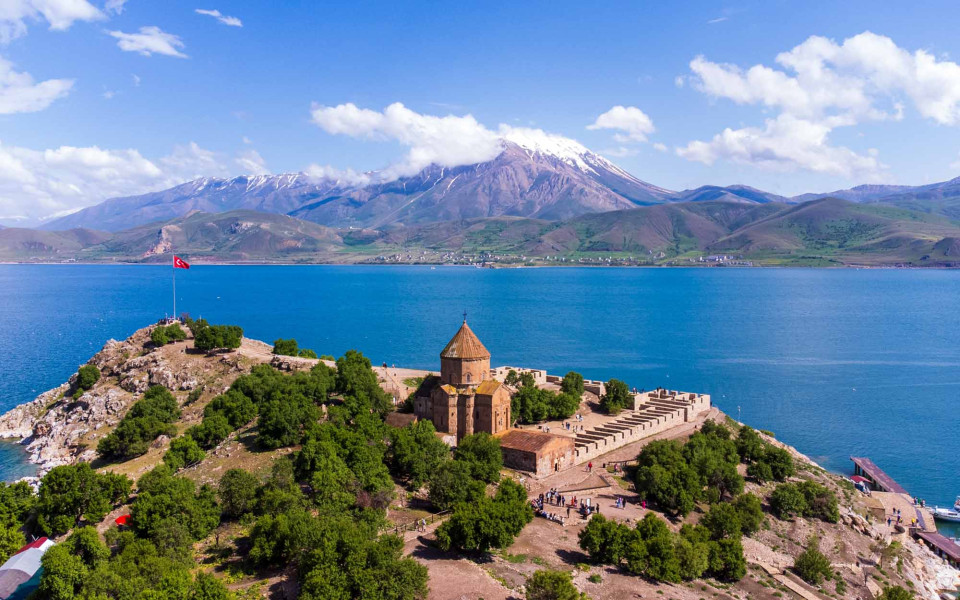 29 Ekim Özel Uçaklı Güneyden Kuzeye Diyarbakır Bitlis Tatvan Van Nahçıvan Kars Erzurum Turu (4 Gece Otel Konaklamalı): SSC TUR Farkı İle Gap ve Doğu Turu Deneyimi Yaşama Ne Dersiniz? Sizleri Günehttps://app.ssc.com.tr/edit/8614#step3y Doğu Anadolu’yu Keşfetmeye, Kafkaslar Diyarını Selamlamaya Davet Ediyoruz..