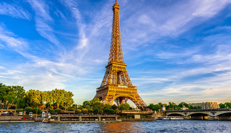 Paris & Disneyland Turu THY Disneyland Konaklaması ve Park Girişi Dahil Sömestre Özel 2027