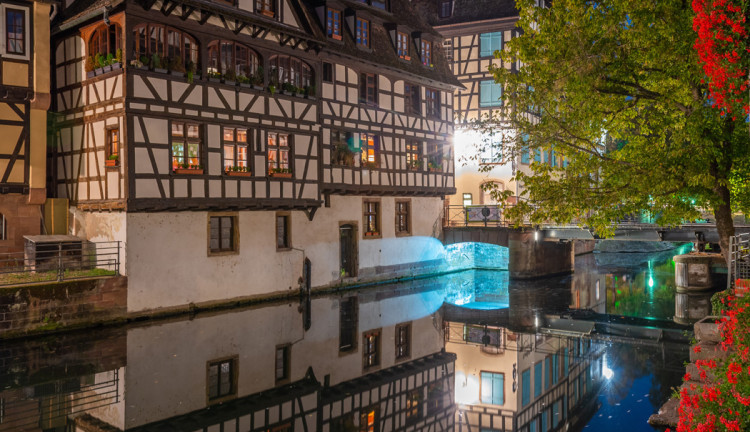 Ajet Havayolları İle Noel Pazarları Almanya Avusturya Masalı Turu ( 3 Gece Otel Konaklamalı ): Ajet Havayolları İle Uçuş
3 Sabah Kahvaltısı
3 Gece Konaklama
Regensburg , Thurn und Taxis Sarayı Noel Pazarları 
Füssen ,  Neuschwanstein Şatosu 
Salzburg İkonları ,  Hallstatt Ve Noel Pazarları Turu