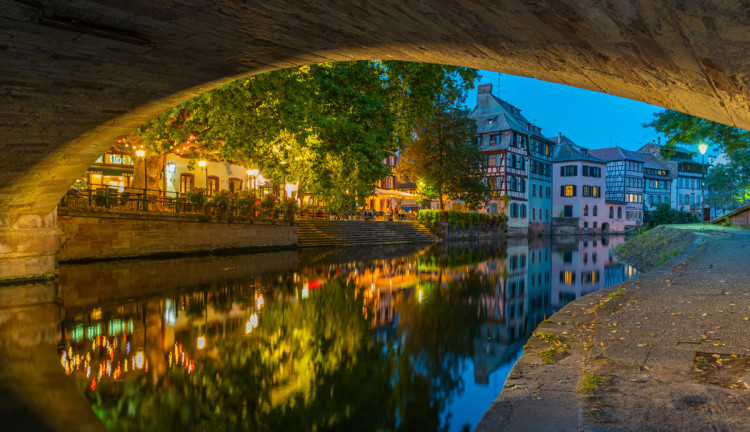 Ajet Havayolları İle Noel Pazarları Almanya Avusturya Masalı Turu ( 3 Gece Otel Konaklamalı ): Ajet Havayolları İle Uçuş
3 Sabah Kahvaltısı
3 Gece Konaklama
Regensburg , Thurn und Taxis Sarayı Noel Pazarları 
Füssen ,  Neuschwanstein Şatosu 
Salzburg İkonları ,  Hallstatt Ve Noel Pazarları Turu