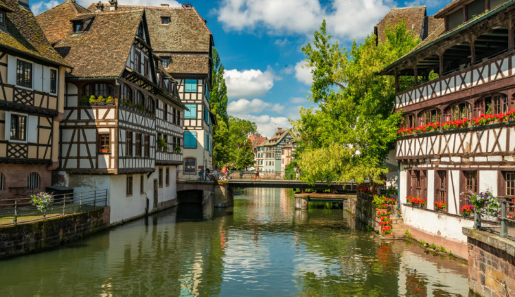 Ajet Havayolları İle Noel Pazarları Almanya Avusturya Masalı Turu ( 3 Gece Otel Konaklamalı ): Ajet Havayolları İle Uçuş
3 Sabah Kahvaltısı
3 Gece Konaklama
Regensburg , Thurn und Taxis Sarayı Noel Pazarları 
Füssen ,  Neuschwanstein Şatosu 
Salzburg İkonları ,  Hallstatt Ve Noel Pazarları Turu