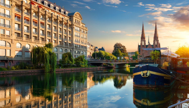 Ajet Havayolları İle Noel Pazarları Almanya Avusturya Masalı Turu ( 3 Gece Otel Konaklamalı ): Ajet Havayolları İle Uçuş
3 Sabah Kahvaltısı
3 Gece Konaklama
Regensburg , Thurn und Taxis Sarayı Noel Pazarları 
Füssen ,  Neuschwanstein Şatosu 
Salzburg İkonları ,  Hallstatt Ve Noel Pazarları Turu