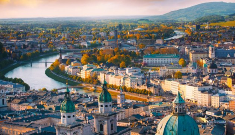 Ajet Havayolları İle Noel Pazarları Almanya Avusturya Masalı Turu ( 3 Gece Otel Konaklamalı ): Ajet Havayolları İle Uçuş
3 Sabah Kahvaltısı
3 Gece Konaklama
Regensburg , Thurn und Taxis Sarayı Noel Pazarları 
Füssen ,  Neuschwanstein Şatosu 
Salzburg İkonları ,  Hallstatt Ve Noel Pazarları Turu