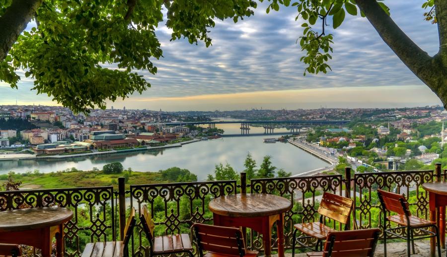 Ankara Çıkışlı Tarihi İstanbul Kültür ve Boğaz Turu (1 Gece Otel Konaklamalı): Şimdi İstanbul'da Olmak Vardı. Sabret Gönül Bir Gün Olur, Bu Hasret Biter, Bir Allı Turna Olsam, Karlı Dağları Aşsam
İstanbul'un Tarihi Dokusuyla Tanışmak İçin Tarih Kokulu Sokaklarından Asya ile Avrupa'yı Birbirine Bağlayan Boğazlarını Bizimle Gezmeye Sizleri Davet Ediyoruz.