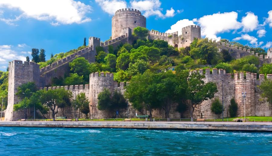 Ankara Çıkışlı Tarihi İstanbul Kültür ve Boğaz Turu (1 Gece Otel Konaklamalı): Şimdi İstanbul'da Olmak Vardı. Sabret Gönül Bir Gün Olur, Bu Hasret Biter, Bir Allı Turna Olsam, Karlı Dağları Aşsam
İstanbul'un Tarihi Dokusuyla Tanışmak İçin Tarih Kokulu Sokaklarından Asya ile Avrupa'yı Birbirine Bağlayan Boğazlarını Bizimle Gezmeye Sizleri Davet Ediyoruz.