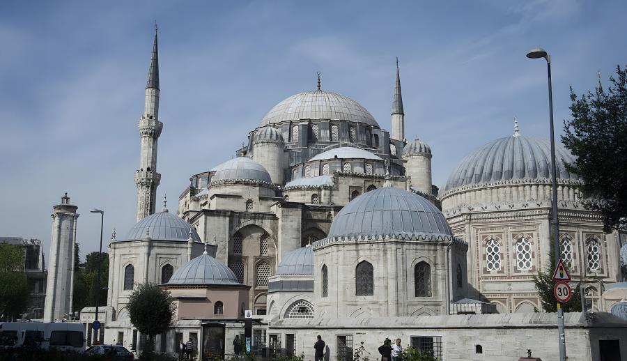 Ankara Çıkışlı Tarihi İstanbul Kültür ve Boğaz Turu (1 Gece Otel Konaklamalı): Şimdi İstanbul'da Olmak Vardı. Sabret Gönül Bir Gün Olur, Bu Hasret Biter, Bir Allı Turna Olsam, Karlı Dağları Aşsam
İstanbul'un Tarihi Dokusuyla Tanışmak İçin Tarih Kokulu Sokaklarından Asya ile Avrupa'yı Birbirine Bağlayan Boğazlarını Bizimle Gezmeye Sizleri Davet Ediyoruz.