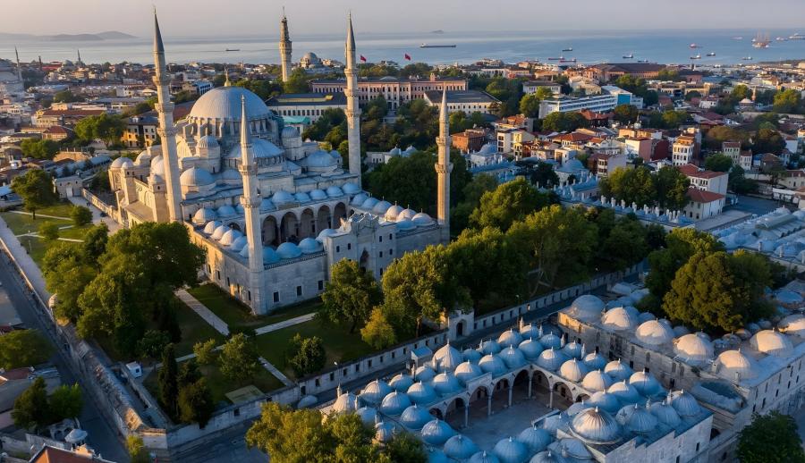 Ankara Çıkışlı Tarihi İstanbul Kültür ve Boğaz Turu (1 Gece Otel Konaklamalı): Şimdi İstanbul'da Olmak Vardı. Sabret Gönül Bir Gün Olur, Bu Hasret Biter, Bir Allı Turna Olsam, Karlı Dağları Aşsam
İstanbul'un Tarihi Dokusuyla Tanışmak İçin Tarih Kokulu Sokaklarından Asya ile Avrupa'yı Birbirine Bağlayan Boğazlarını Bizimle Gezmeye Sizleri Davet Ediyoruz.