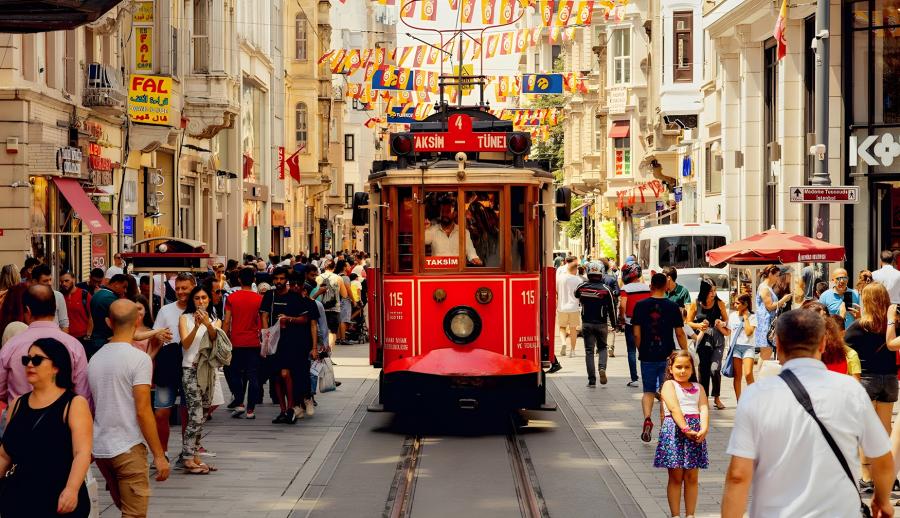 Ankara Çıkışlı Tarihi İstanbul Kültür ve Boğaz Turu (1 Gece Otel Konaklamalı): Şimdi İstanbul'da Olmak Vardı. Sabret Gönül Bir Gün Olur, Bu Hasret Biter, Bir Allı Turna Olsam, Karlı Dağları Aşsam
İstanbul'un Tarihi Dokusuyla Tanışmak İçin Tarih Kokulu Sokaklarından Asya ile Avrupa'yı Birbirine Bağlayan Boğazlarını Bizimle Gezmeye Sizleri Davet Ediyoruz.