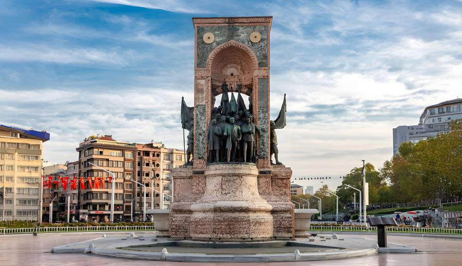 Ankara Çıkışlı Tarihi İstanbul Kültür ve Boğaz Turu (1 Gece Otel Konaklamalı): Şimdi İstanbul'da Olmak Vardı. Sabret Gönül Bir Gün Olur, Bu Hasret Biter, Bir Allı Turna Olsam, Karlı Dağları Aşsam
İstanbul'un Tarihi Dokusuyla Tanışmak İçin Tarih Kokulu Sokaklarından Asya ile Avrupa'yı Birbirine Bağlayan Boğazlarını Bizimle Gezmeye Sizleri Davet Ediyoruz.