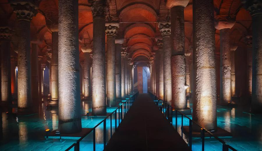 Ankara Çıkışlı Tarihi İstanbul Kültür ve Boğaz Turu (1 Gece Otel Konaklamalı): Şimdi İstanbul'da Olmak Vardı. Sabret Gönül Bir Gün Olur, Bu Hasret Biter, Bir Allı Turna Olsam, Karlı Dağları Aşsam
İstanbul'un Tarihi Dokusuyla Tanışmak İçin Tarih Kokulu Sokaklarından Asya ile Avrupa'yı Birbirine Bağlayan Boğazlarını Bizimle Gezmeye Sizleri Davet Ediyoruz.