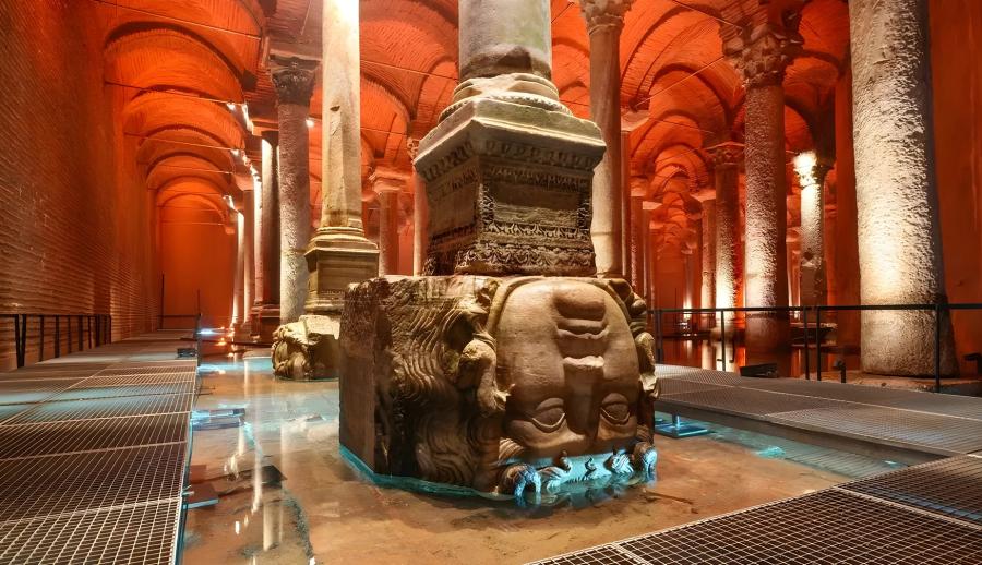 Ankara Çıkışlı Tarihi İstanbul Kültür ve Boğaz Turu (1 Gece Otel Konaklamalı): Şimdi İstanbul'da Olmak Vardı. Sabret Gönül Bir Gün Olur, Bu Hasret Biter, Bir Allı Turna Olsam, Karlı Dağları Aşsam
İstanbul'un Tarihi Dokusuyla Tanışmak İçin Tarih Kokulu Sokaklarından Asya ile Avrupa'yı Birbirine Bağlayan Boğazlarını Bizimle Gezmeye Sizleri Davet Ediyoruz.