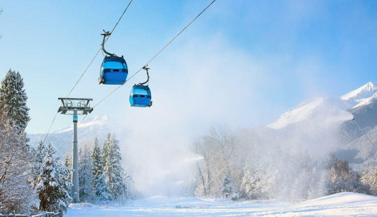 Bansko Kayak Turu ( 5 Gece Konaklamalı): Bansko kayak merkezinde toplam ile 1. sınıf kalitede sürüş keyfini misafirlerine yaşatmak için kusursuz bir şekilde planlanmıştır. 6 mavi, 5 kırmızı ve 1 siyah olmak üzere, toplam 13 farklı zorluk derecesine sahip pistler, her seviye ve yaştan kayakçının kullanabileceği şekilde düzenlenmiştir. 