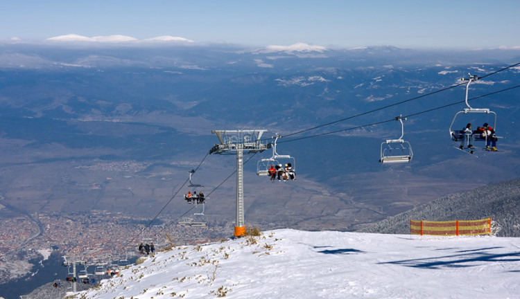 Bansko Kayak Turu ( 5 Gece Konaklamalı): Bansko kayak merkezinde toplam ile 1. sınıf kalitede sürüş keyfini misafirlerine yaşatmak için kusursuz bir şekilde planlanmıştır. 6 mavi, 5 kırmızı ve 1 siyah olmak üzere, toplam 13 farklı zorluk derecesine sahip pistler, her seviye ve yaştan kayakçının kullanabileceği şekilde düzenlenmiştir. 
