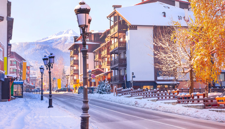 Bansko Kayak Turu ( 5 Gece Konaklamalı): Bansko kayak merkezinde toplam ile 1. sınıf kalitede sürüş keyfini misafirlerine yaşatmak için kusursuz bir şekilde planlanmıştır. 6 mavi, 5 kırmızı ve 1 siyah olmak üzere, toplam 13 farklı zorluk derecesine sahip pistler, her seviye ve yaştan kayakçının kullanabileceği şekilde düzenlenmiştir. 