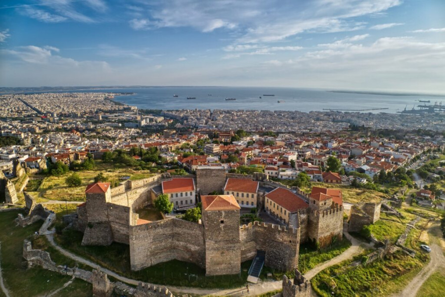 Yılbaşı Özel Otobüslü Büyük Yunanistan Masalı  Turu (3 Gece Otel Konaklamalı): Yılbaşı Özel Program
Selanik, Kalambaka,  Atina, Corinth Kanalı, Kavala
Selanik 1 Gece Konaklama
Atina 2 Gece Konaklama