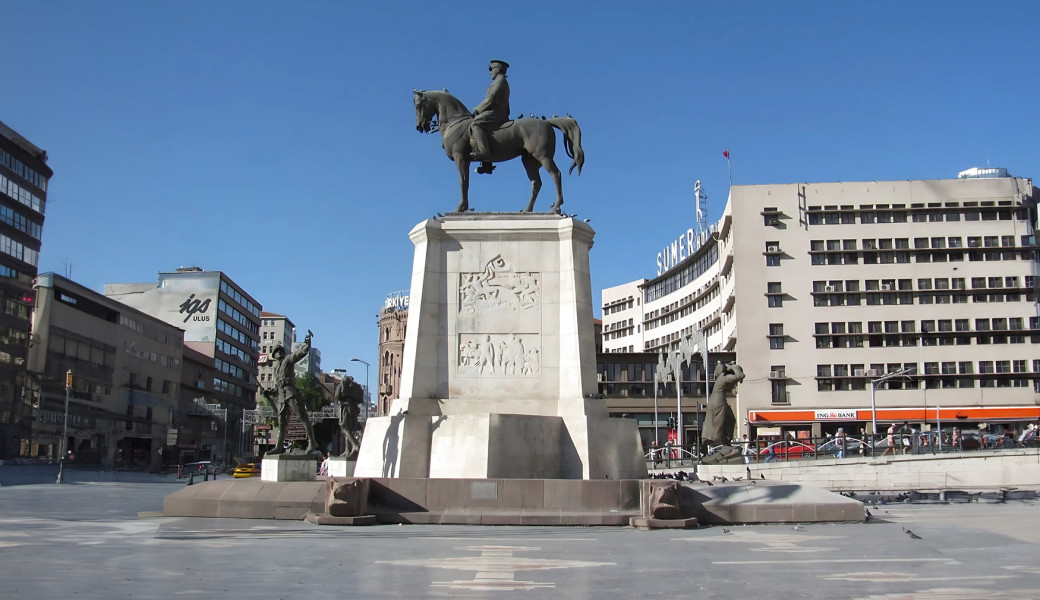 10 Kasım Özel Günübirlik Ata'mızı Anma Ankara Anıtkabir Turu: Cumhuriyet’imizin, ortak değerleri  Atatürk’ün ilke ve inkılaplarının izindeyiz. Atatürk’ün bizlere bıraktığı bu vatanı, ilelebet sonsuz neferi olacağız. SSC TUR olarak bizler de bu ülkeyi ve bu vatanı BAĞIMSIZLIĞIMIZI armağan eden Ata’mızı ebedi İstirahatgahın’da anıyoruz. 
