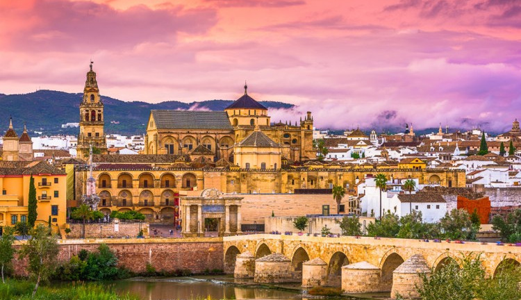 İzmir Hareketli İspanya'nın Kalbi Madrid & Barselona Turu Sunexpress Hava yolları ile Yaz Dönemi 5 Gece 6 Gün 2027 (MAD-BCN)