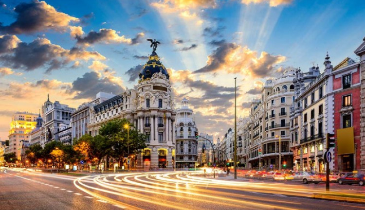 İzmir Hareketli İspanya'nın Kalbi Madrid & Barselona Turu Sunexpress Hava yolları ile Yaz Dönemi 5 Gece 6 Gün 2027 (MAD-BCN)
