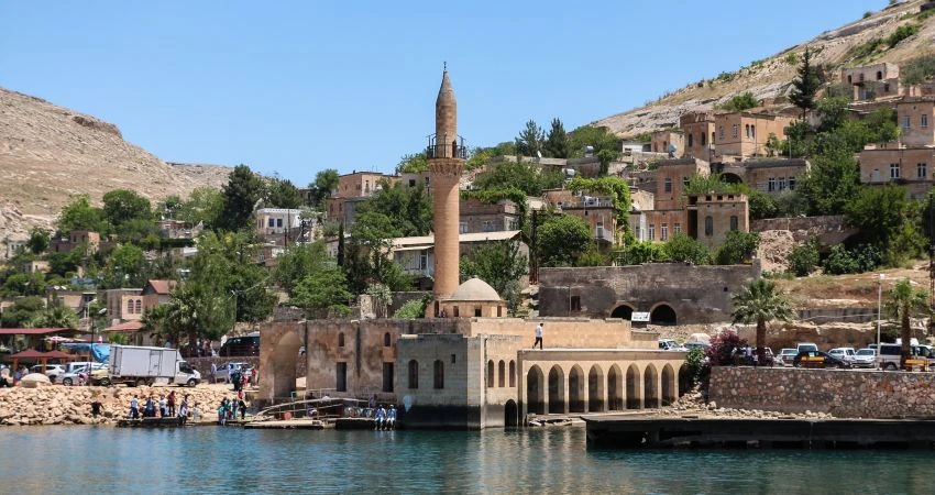 İstanbul Çıkışlı Uçaklı Mezopotamya Kültür ve Gastronomi Turu | Gaziantep – Şanlıurfa – Adıyaman – Nemrut