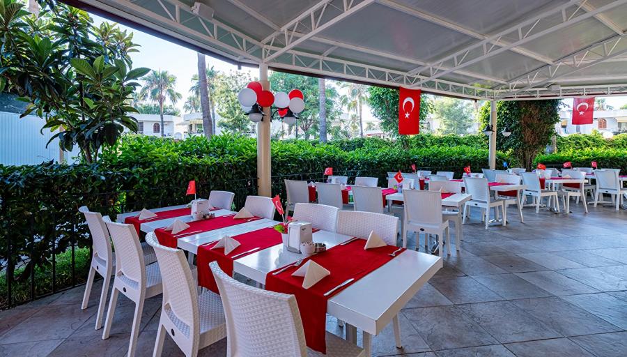 Palmeras Beach Hotel