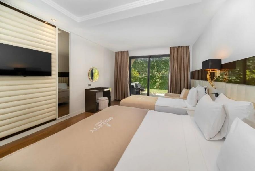 Serenity Queen Hotel