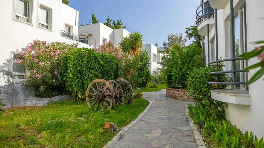 Ladonia Leo Beach Resort Hotel