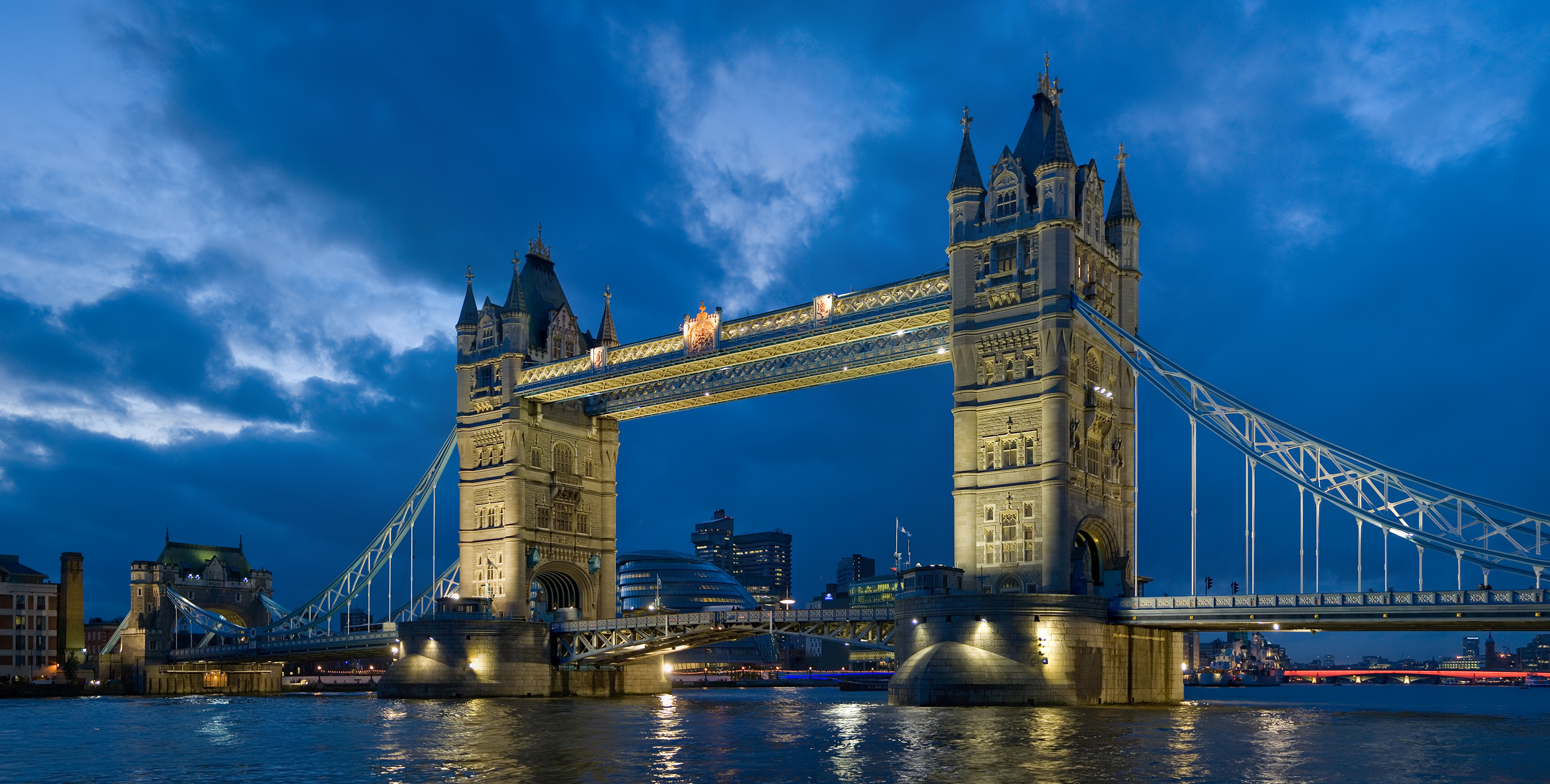 Tower Bridge (Kule Köprüsü)