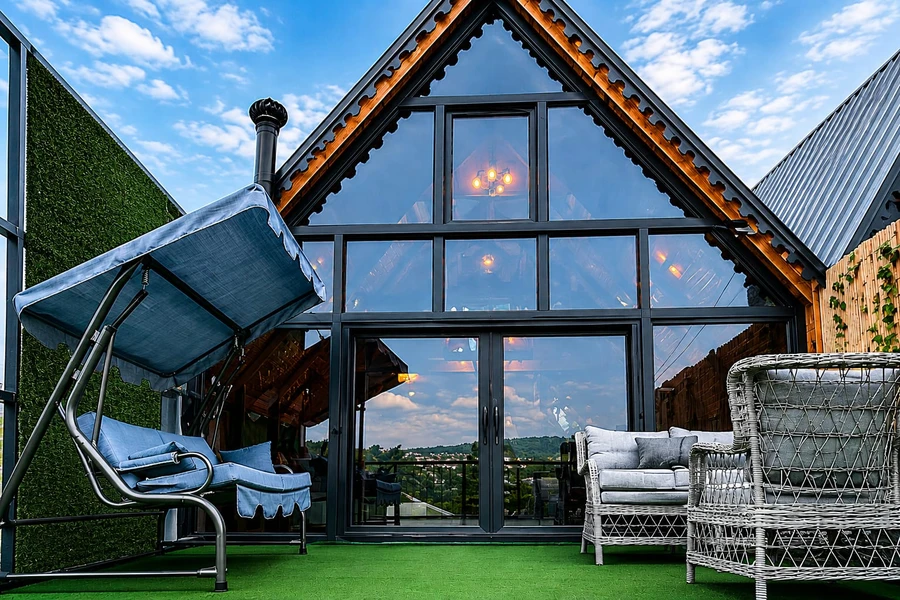 Aurora Bungalov