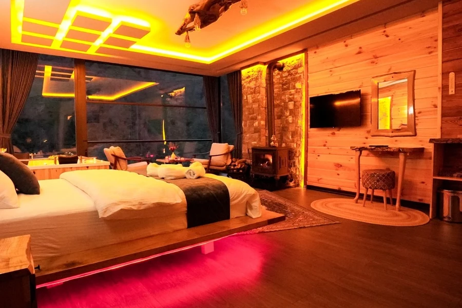 Lotus Suit Bungalov