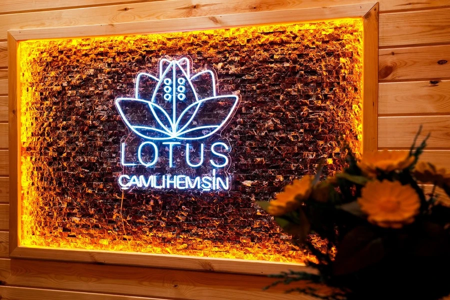 Lotus Suit Bungalov