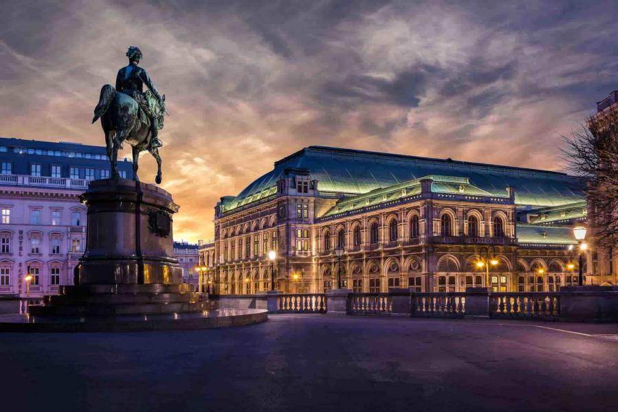 Ankara Ajet ile Viva Orta Avrupa Hallstatt 5 Ulke Turu VIE-BER