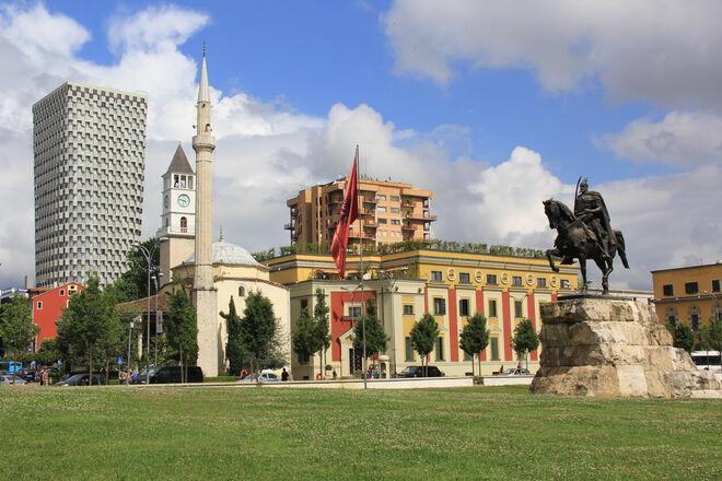 Çukurova Çıkışlı Kosovalı Büyük Balkanlar Turu AJet ile Extra Turlar ve Akşam Yemekleri Dahil 6 Gece SKP-TZL