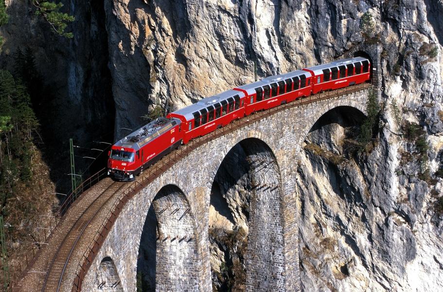 Bernina Express İle Noel Pazarları İtalya & İsviçre & Fransa & Almanya Turu Pegasus Hava Yolları İle 4 Gece 5 Gün ZRH-ZRH