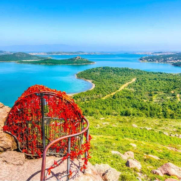 Rüya Gibi Bozcaada, Pembe Göl, Cunda Adası, Küçükköy, Şeytan Sofrası ve Ayvalık Tekne Turu 2 Gece Otel Konaklamalı