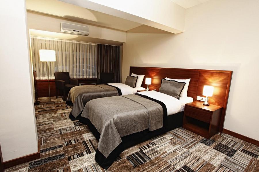 İzmir Çıkışlı Yılbaşı Özel Bursa & Uludağ 4* Tiara Termal Otelde 1 Gece Konaklamalı (Limitsiz Alkol Dahil)