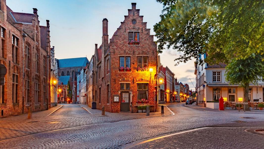 Maxi Benelüx & Paris & Alsace Turu PGS İle 7 Gece 8 Gün AMS-BSL