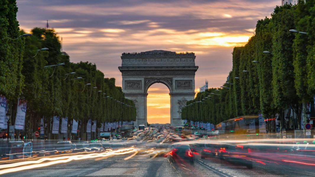 Paris & Disneyland Turu Pegasus Hava Yolları İle 4 Gece Sabah Gidiş - Akşam Dönüş