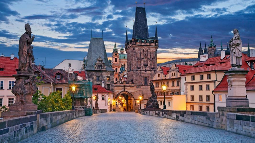 Orta Avrupa'nın Altın Üçgeni Cesky Krumlov & Bratislava & Pandorf Outlet Turları Dahil AJet İle Promosyon 7 Gece 8 Gün (BUD-PRG)