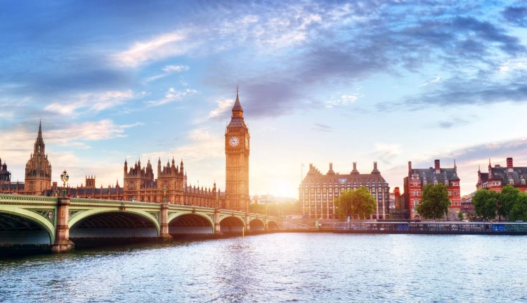 Büyük Britanya & İrlanda Turu Kurban Bayramı Özel THY İle 7 Gece 8 Gün 2027 (LHR–DUB)