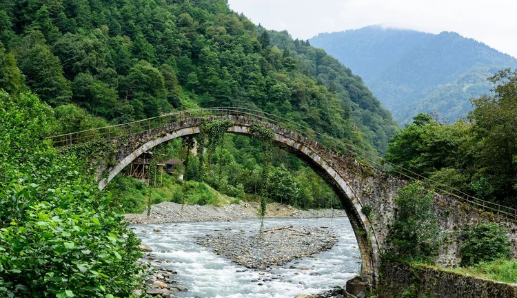 Uçaklı İkonik Karadeniz Yaylalar ve Batum Turu 3 Gece Konaklamalı