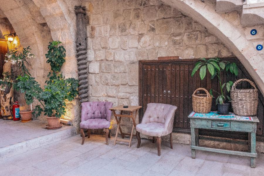 Tafana Cave Stone Lodge